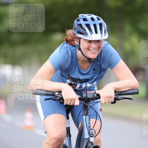 11.08.2024 - GEWOBA Citytriathlon Bremen H.Heesch http://msf.ph/oto/6771454 11.08.2024 10:50:17 Radfahren 53 meine-sportfotos.de