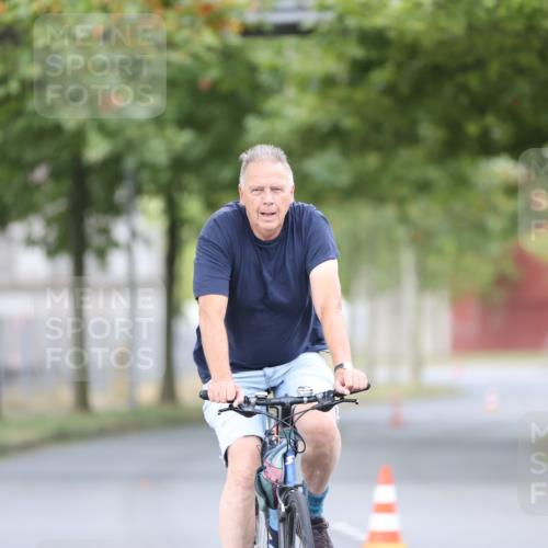11.08.2024 - GEWOBA Citytriathlon Bremen H.Heesch http://msf.ph/oto/6771459 11.08.2024 10:50:21 Radfahren 53 meine-sportfotos.de