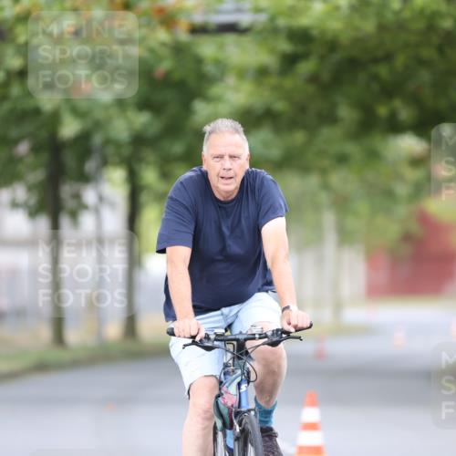 11.08.2024 - GEWOBA Citytriathlon Bremen H.Heesch http://msf.ph/oto/6771461 11.08.2024 10:50:21 Radfahren 53 meine-sportfotos.de