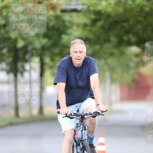 11.08.2024 - GEWOBA Citytriathlon Bremen H.Heesch http://msf.ph/oto/6771463 11.08.2024 10:50:21 Radfahren 53 meine-sportfotos.de