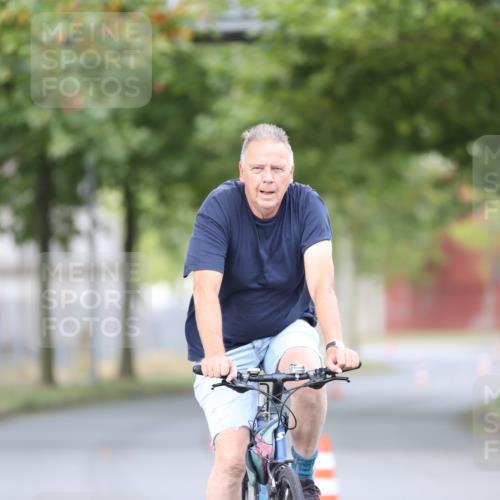 11.08.2024 - GEWOBA Citytriathlon Bremen H.Heesch http://msf.ph/oto/6771465 11.08.2024 10:50:21 Radfahren 53 meine-sportfotos.de