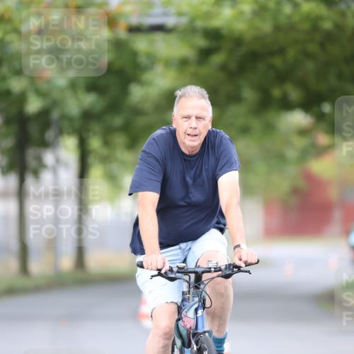 11.08.2024 - GEWOBA Citytriathlon Bremen H.Heesch http://msf.ph/oto/6771467 11.08.2024 10:50:21 Radfahren 53 meine-sportfotos.de