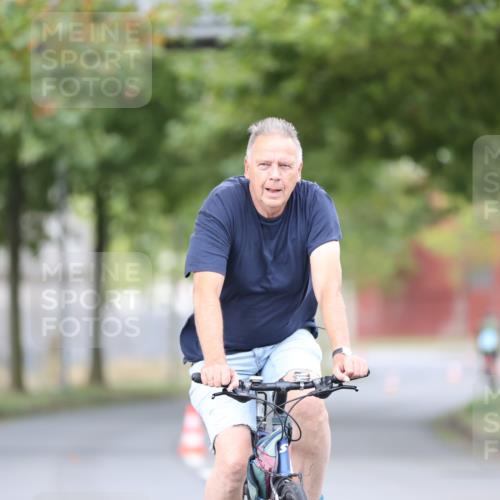 11.08.2024 - GEWOBA Citytriathlon Bremen H.Heesch http://msf.ph/oto/6771470 11.08.2024 10:50:21 Radfahren 53 meine-sportfotos.de