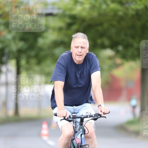 11.08.2024 - GEWOBA Citytriathlon Bremen H.Heesch http://msf.ph/oto/6771473 11.08.2024 10:50:21 Radfahren 53 meine-sportfotos.de
