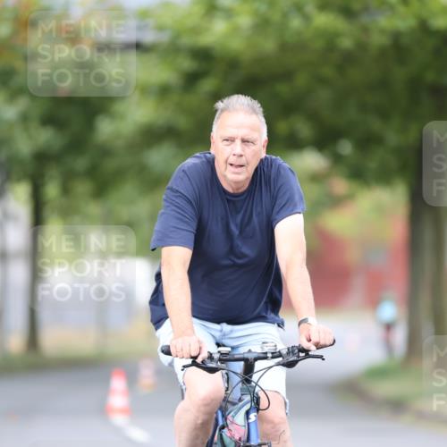 11.08.2024 - GEWOBA Citytriathlon Bremen H.Heesch http://msf.ph/oto/6771475 11.08.2024 10:50:21 Radfahren 53 meine-sportfotos.de