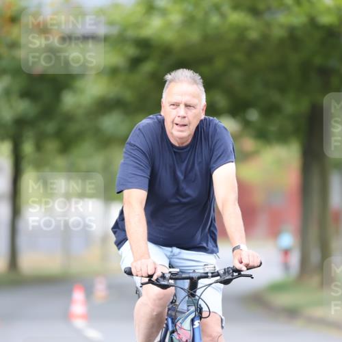 11.08.2024 - GEWOBA Citytriathlon Bremen H.Heesch http://msf.ph/oto/6771477 11.08.2024 10:50:21 Radfahren 53 meine-sportfotos.de