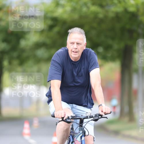 11.08.2024 - GEWOBA Citytriathlon Bremen H.Heesch http://msf.ph/oto/6771479 11.08.2024 10:50:21 Radfahren 53 meine-sportfotos.de