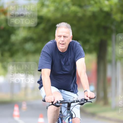 11.08.2024 - GEWOBA Citytriathlon Bremen H.Heesch http://msf.ph/oto/6771481 11.08.2024 10:50:21 Radfahren 53 meine-sportfotos.de