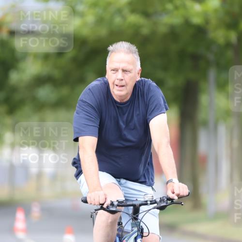 11.08.2024 - GEWOBA Citytriathlon Bremen H.Heesch http://msf.ph/oto/6771484 11.08.2024 10:50:21 Radfahren 53 meine-sportfotos.de