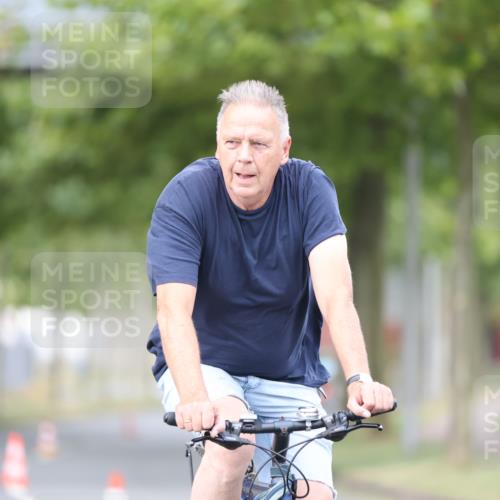 11.08.2024 - GEWOBA Citytriathlon Bremen H.Heesch http://msf.ph/oto/6771485 11.08.2024 10:50:21 Radfahren 53 meine-sportfotos.de