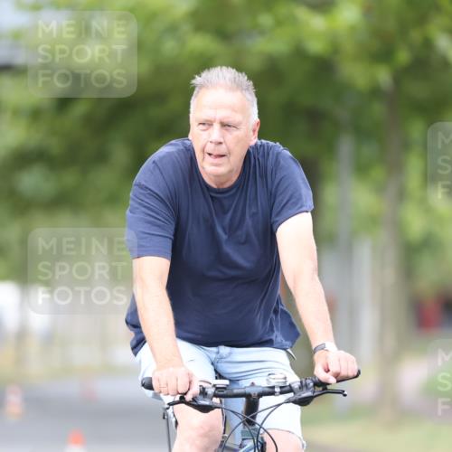11.08.2024 - GEWOBA Citytriathlon Bremen H.Heesch http://msf.ph/oto/6771487 11.08.2024 10:50:21 Radfahren 53 meine-sportfotos.de
