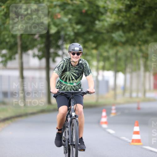 11.08.2024 - GEWOBA Citytriathlon Bremen H.Heesch http://msf.ph/oto/6771491 11.08.2024 10:51:07 Radfahren 90 meine-sportfotos.de