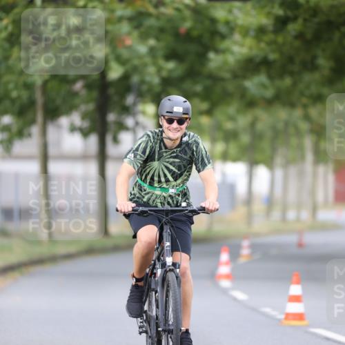 11.08.2024 - GEWOBA Citytriathlon Bremen H.Heesch http://msf.ph/oto/6771495 11.08.2024 10:51:07 Radfahren 90 meine-sportfotos.de