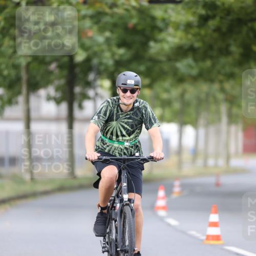 11.08.2024 - GEWOBA Citytriathlon Bremen H.Heesch http://msf.ph/oto/6771497 11.08.2024 10:51:07 Radfahren 90 meine-sportfotos.de