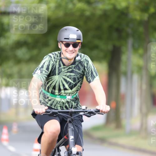 11.08.2024 - GEWOBA Citytriathlon Bremen H.Heesch http://msf.ph/oto/6771509 11.08.2024 10:51:07 Radfahren 90 meine-sportfotos.de