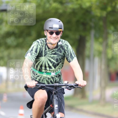 11.08.2024 - GEWOBA Citytriathlon Bremen H.Heesch http://msf.ph/oto/6771511 11.08.2024 10:51:07 Radfahren 90 meine-sportfotos.de