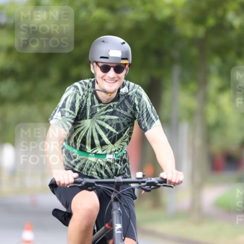 11.08.2024 - GEWOBA Citytriathlon Bremen H.Heesch http://msf.ph/oto/6771514 11.08.2024 10:51:08 Radfahren 90 meine-sportfotos.de