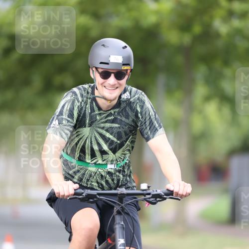 11.08.2024 - GEWOBA Citytriathlon Bremen H.Heesch http://msf.ph/oto/6771516 11.08.2024 10:51:08 Radfahren 90 meine-sportfotos.de
