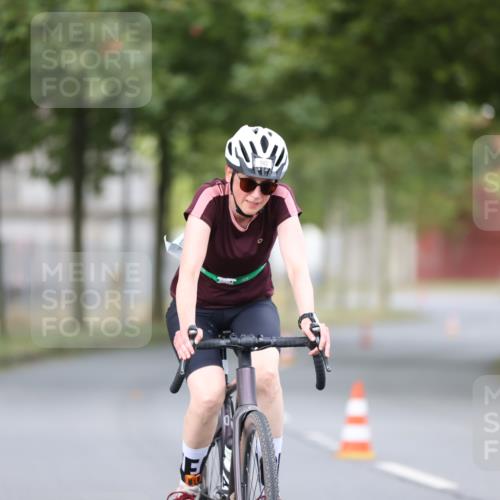 11.08.2024 - GEWOBA Citytriathlon Bremen H.Heesch http://msf.ph/oto/6771544 11.08.2024 10:51:25 Radfahren 90 meine-sportfotos.de