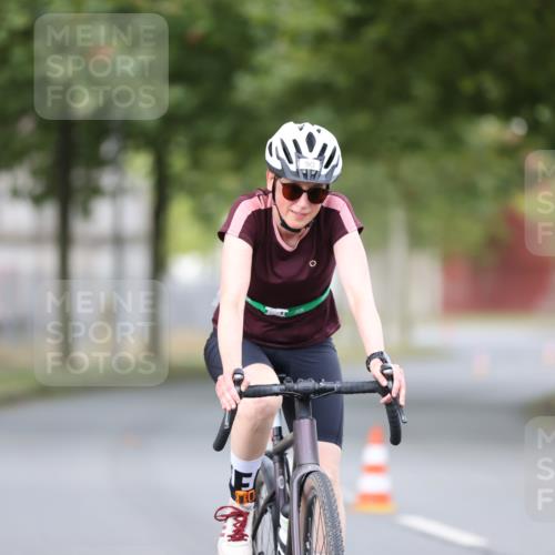 11.08.2024 - GEWOBA Citytriathlon Bremen H.Heesch http://msf.ph/oto/6771549 11.08.2024 10:51:25 Radfahren 90 meine-sportfotos.de