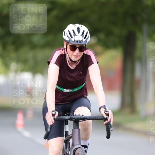 11.08.2024 - GEWOBA Citytriathlon Bremen H.Heesch http://msf.ph/oto/6771563 11.08.2024 10:51:25 Radfahren 90 meine-sportfotos.de