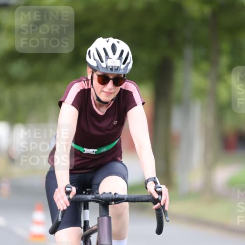 11.08.2024 - GEWOBA Citytriathlon Bremen H.Heesch http://msf.ph/oto/6771567 11.08.2024 10:51:25 Radfahren 90 meine-sportfotos.de