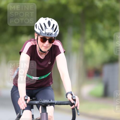 11.08.2024 - GEWOBA Citytriathlon Bremen H.Heesch http://msf.ph/oto/6771570 11.08.2024 10:51:25 Radfahren 90 meine-sportfotos.de