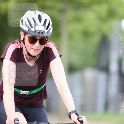 11.08.2024 - GEWOBA Citytriathlon Bremen H.Heesch http://msf.ph/oto/6771581 11.08.2024 10:51:26 Radfahren 90 meine-sportfotos.de