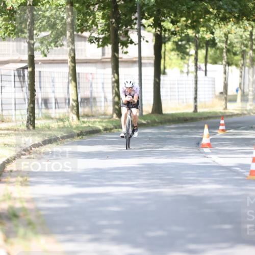 11.08.2024 - GEWOBA Citytriathlon Bremen H.Heesch http://msf.ph/oto/6771606 11.08.2024 11:32:58 Radfahren 800 meine-sportfotos.de