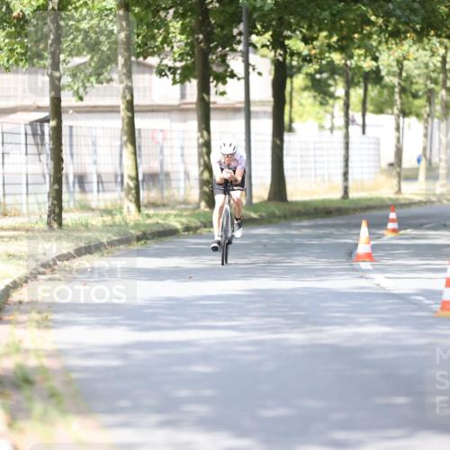 11.08.2024 - GEWOBA Citytriathlon Bremen H.Heesch http://msf.ph/oto/6771608 11.08.2024 11:32:58 Radfahren 800 meine-sportfotos.de