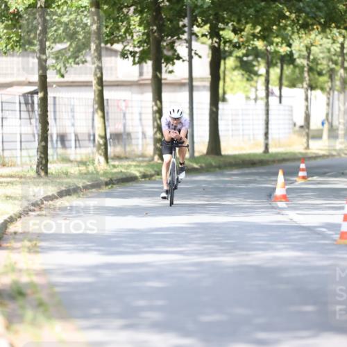 11.08.2024 - GEWOBA Citytriathlon Bremen H.Heesch http://msf.ph/oto/6771612 11.08.2024 11:32:58 Radfahren 800 meine-sportfotos.de