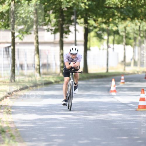 11.08.2024 - GEWOBA Citytriathlon Bremen H.Heesch http://msf.ph/oto/6771618 11.08.2024 11:32:59 Radfahren 800 meine-sportfotos.de