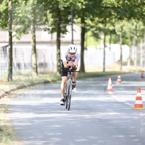 11.08.2024 - GEWOBA Citytriathlon Bremen H.Heesch http://msf.ph/oto/6771620 11.08.2024 11:32:59 Radfahren 800 meine-sportfotos.de