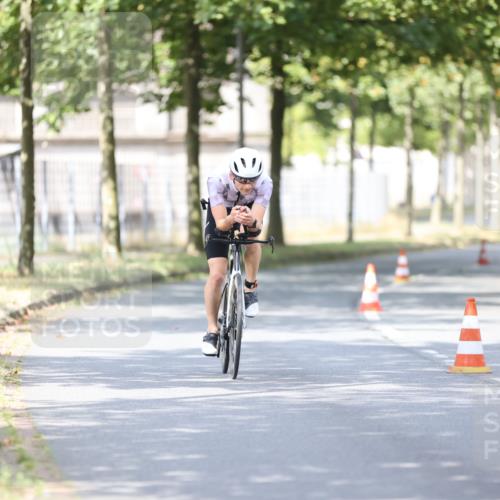 11.08.2024 - GEWOBA Citytriathlon Bremen H.Heesch http://msf.ph/oto/6771622 11.08.2024 11:32:59 Radfahren 800 meine-sportfotos.de