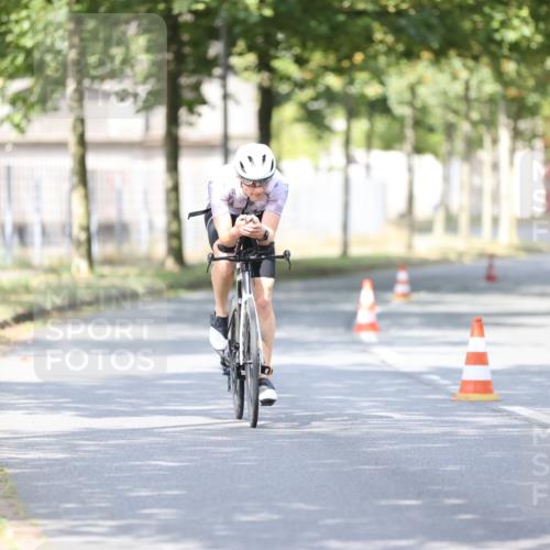11.08.2024 - GEWOBA Citytriathlon Bremen H.Heesch http://msf.ph/oto/6771627 11.08.2024 11:32:59 Radfahren 800 meine-sportfotos.de