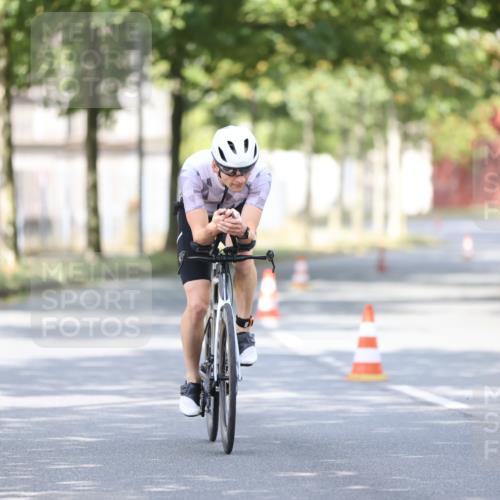 11.08.2024 - GEWOBA Citytriathlon Bremen H.Heesch http://msf.ph/oto/6771633 11.08.2024 11:33:00 Radfahren 800 meine-sportfotos.de