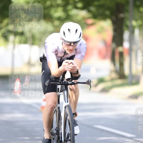11.08.2024 - GEWOBA Citytriathlon Bremen H.Heesch http://msf.ph/oto/6771642 11.08.2024 11:33:00 Radfahren 800 meine-sportfotos.de
