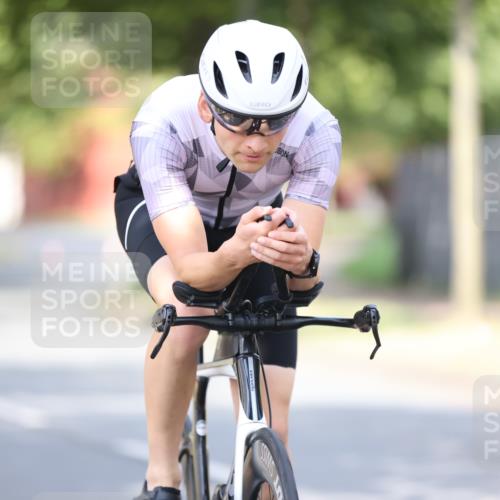 11.08.2024 - GEWOBA Citytriathlon Bremen H.Heesch http://msf.ph/oto/6771653 11.08.2024 11:33:01 Radfahren 800 meine-sportfotos.de