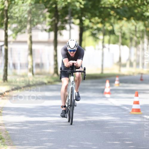 11.08.2024 - GEWOBA Citytriathlon Bremen H.Heesch http://msf.ph/oto/6771676 11.08.2024 11:34:24 Radfahren 812 meine-sportfotos.de