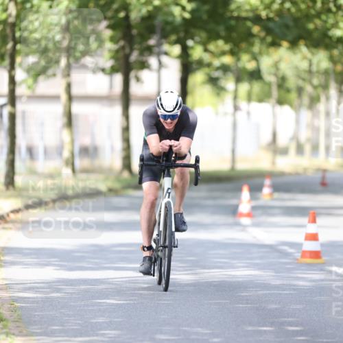 11.08.2024 - GEWOBA Citytriathlon Bremen H.Heesch http://msf.ph/oto/6771679 11.08.2024 11:34:24 Radfahren 812 meine-sportfotos.de