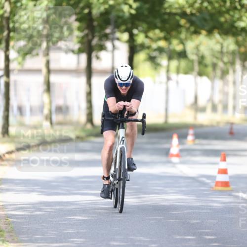 11.08.2024 - GEWOBA Citytriathlon Bremen H.Heesch http://msf.ph/oto/6771682 11.08.2024 11:34:24 Radfahren 812 meine-sportfotos.de