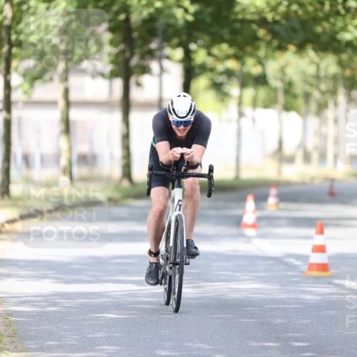 11.08.2024 - GEWOBA Citytriathlon Bremen H.Heesch http://msf.ph/oto/6771685 11.08.2024 11:34:24 Radfahren 812 meine-sportfotos.de