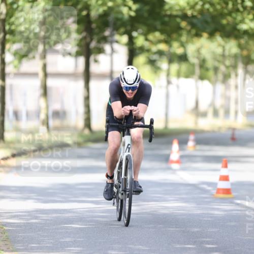 11.08.2024 - GEWOBA Citytriathlon Bremen H.Heesch http://msf.ph/oto/6771689 11.08.2024 11:34:24 Radfahren 812 meine-sportfotos.de