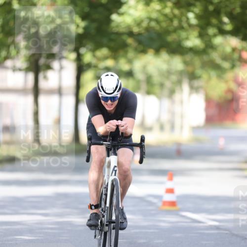 11.08.2024 - GEWOBA Citytriathlon Bremen H.Heesch http://msf.ph/oto/6771698 11.08.2024 11:34:24 Radfahren 812 meine-sportfotos.de
