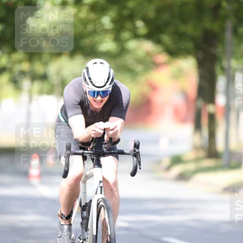 11.08.2024 - GEWOBA Citytriathlon Bremen H.Heesch http://msf.ph/oto/6771722 11.08.2024 11:34:25 Radfahren 812 meine-sportfotos.de