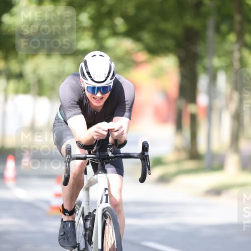 11.08.2024 - GEWOBA Citytriathlon Bremen H.Heesch http://msf.ph/oto/6771729 11.08.2024 11:34:25 Radfahren 812 meine-sportfotos.de