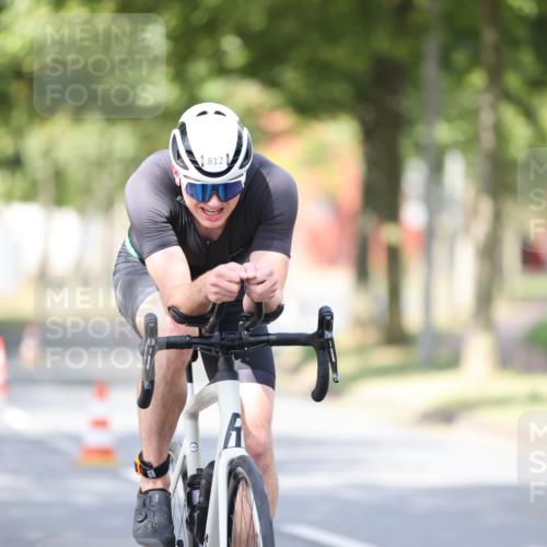 11.08.2024 - GEWOBA Citytriathlon Bremen H.Heesch http://msf.ph/oto/6771732 11.08.2024 11:34:25 Radfahren 812 meine-sportfotos.de