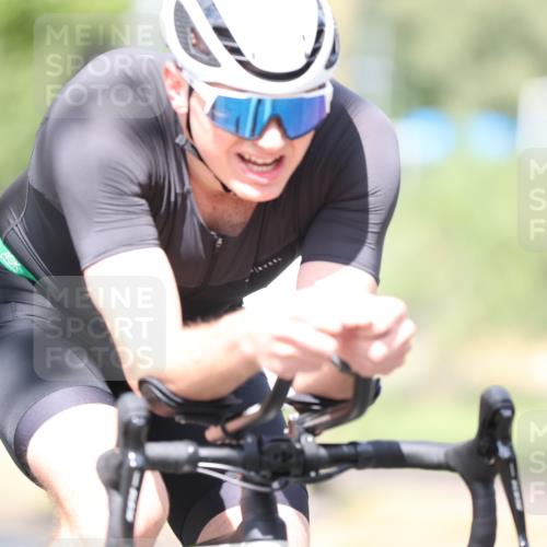 11.08.2024 - GEWOBA Citytriathlon Bremen H.Heesch http://msf.ph/oto/6771764 11.08.2024 11:34:25 Radfahren 812 meine-sportfotos.de
