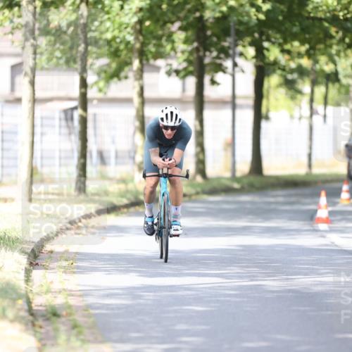 11.08.2024 - GEWOBA Citytriathlon Bremen H.Heesch http://msf.ph/oto/6771774 11.08.2024 11:35:23 Radfahren 817, 862, 934 meine-sportfotos.de
