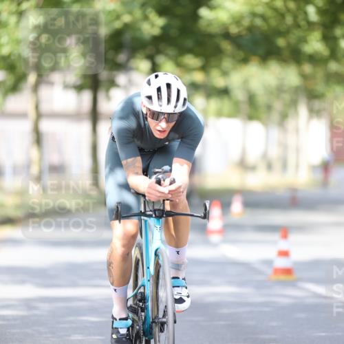 11.08.2024 - GEWOBA Citytriathlon Bremen H.Heesch http://msf.ph/oto/6771807 11.08.2024 11:35:24 Radfahren 817, 862, 934 meine-sportfotos.de